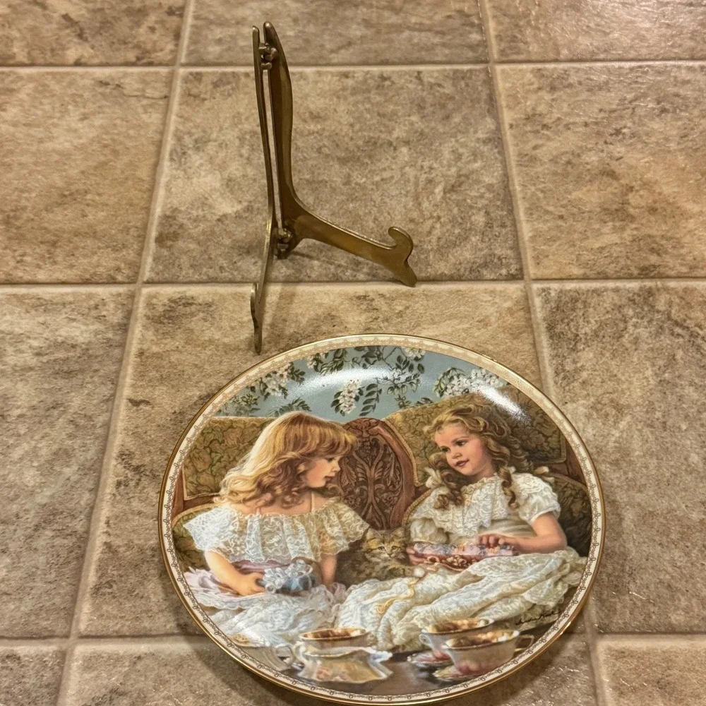 Reco Sandra Kuck Best Friends Plate Sugar and Spice 1993 Limited Edition w Stand